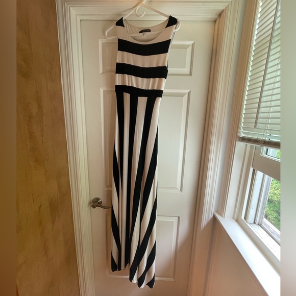 ✨Black & White Elegant Maxi Dress - Picture 4 of 5